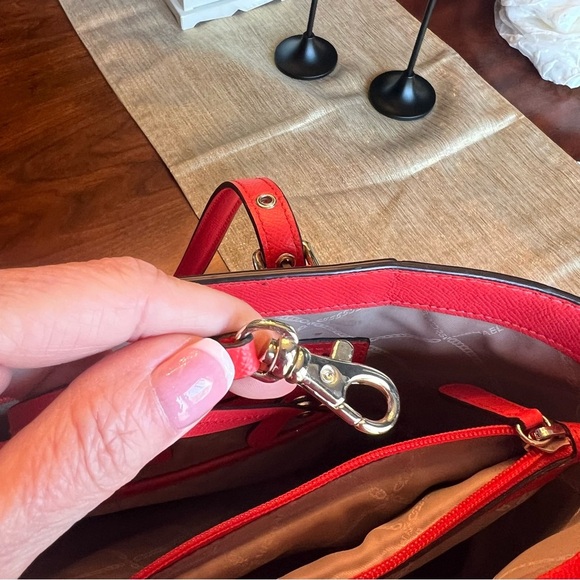 Michael Kors Voyager Large Saffiano Leather Tote - Picture 10 of 14